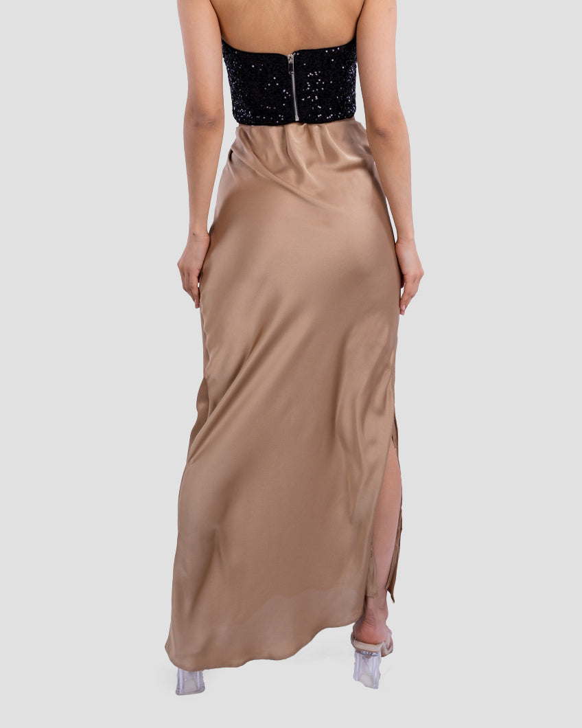 تنورة ساتان متوسطة الطول