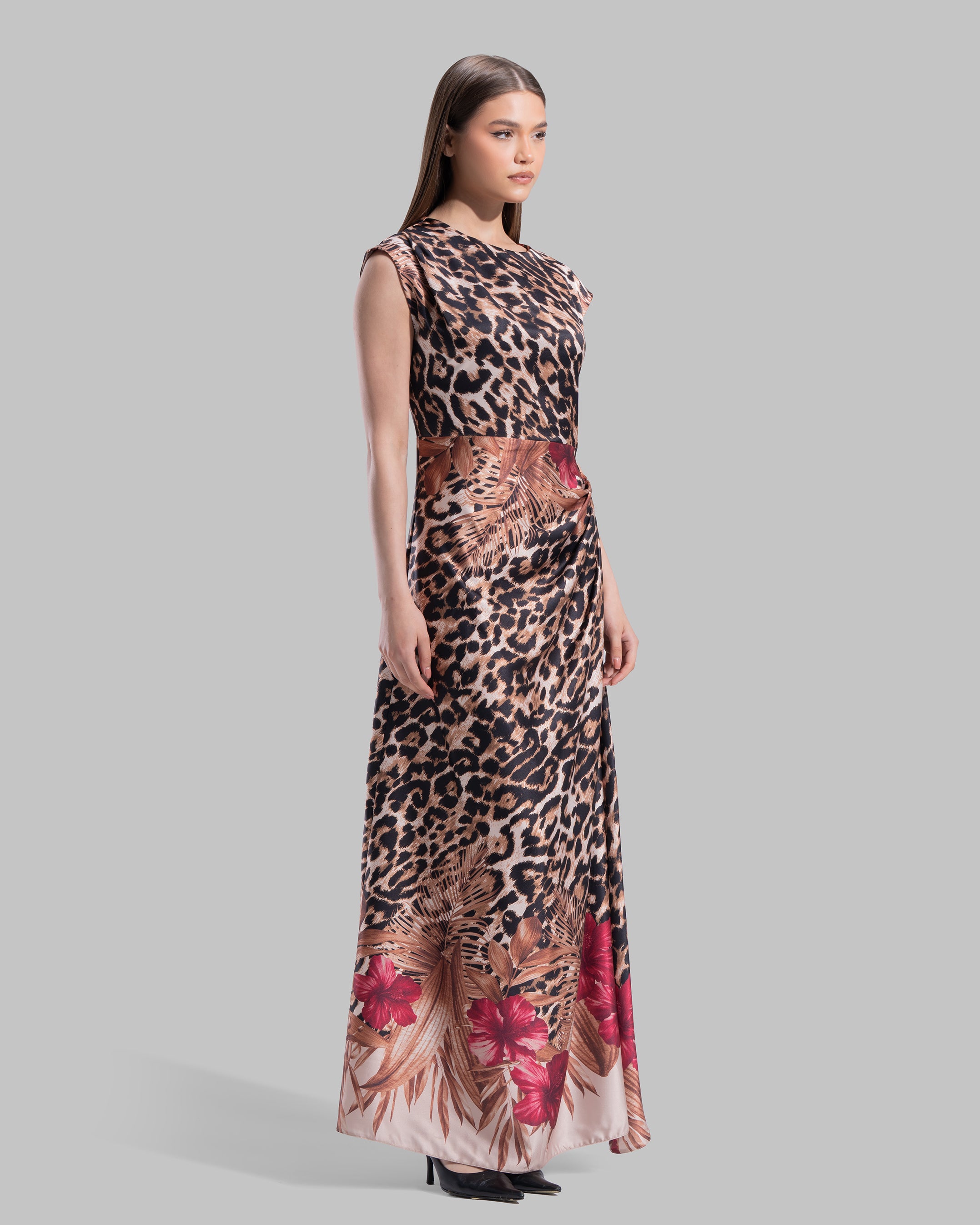 Sleeveless midi dress with a round neckline.