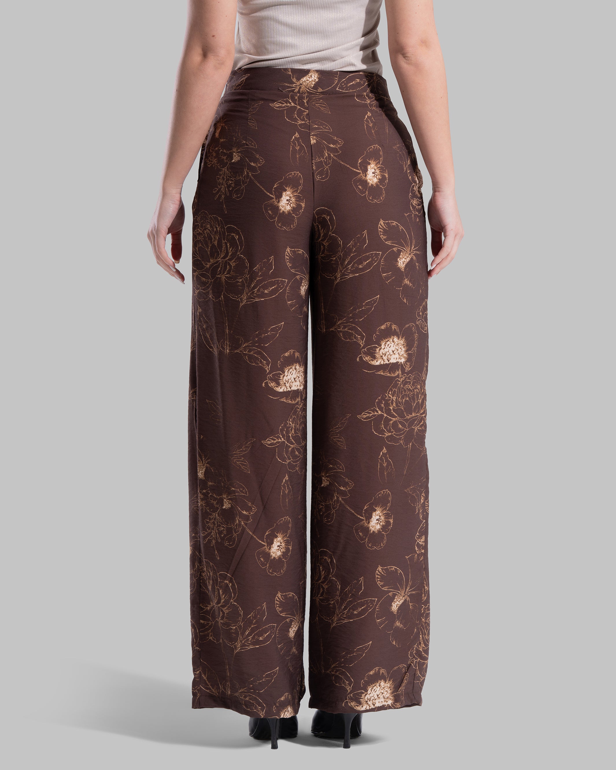 High-waisted wide-leg trousers featuring an all-over floral print.