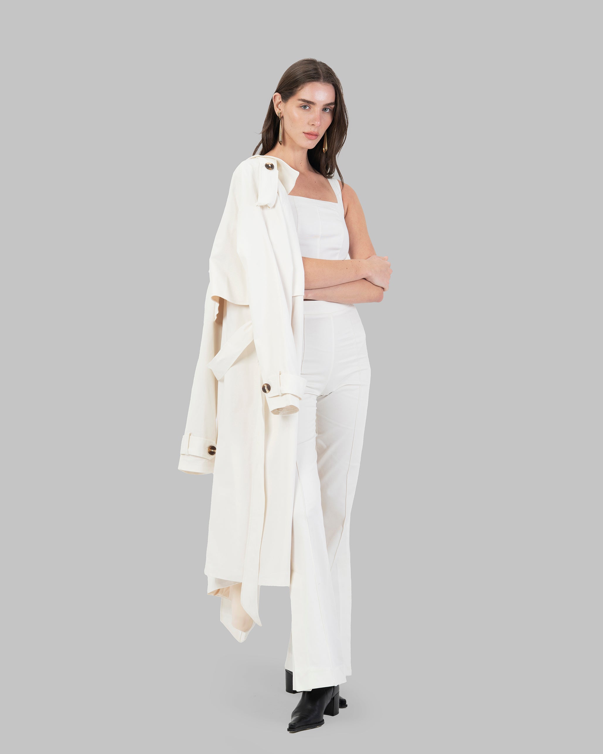 بلوزة قصيرة بياقة مربعة