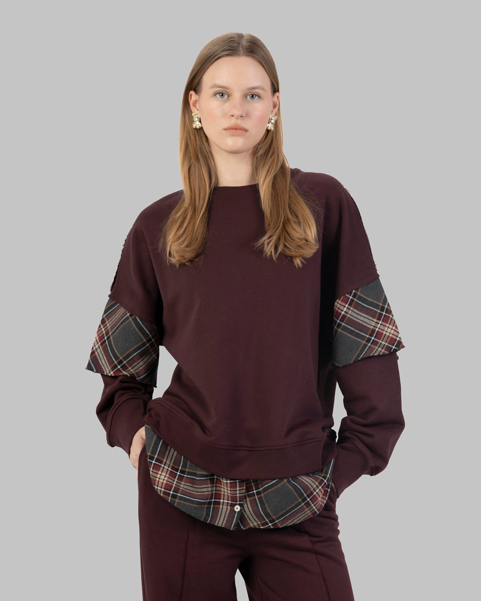 Oversized sweatshirt.