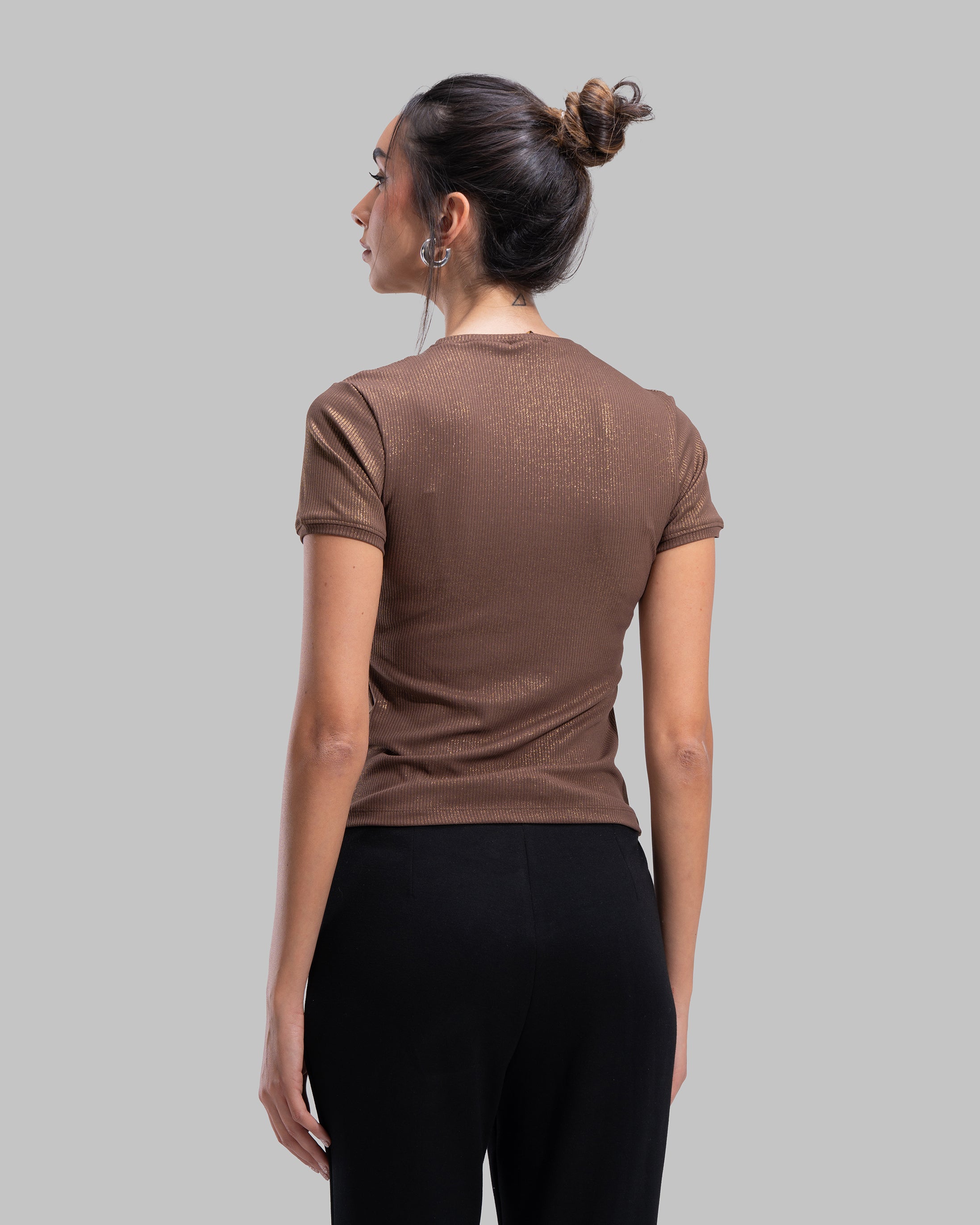 Short sleeve ribbed top with a shimmering metallic finish and round neck.