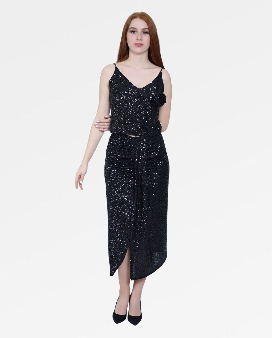 تنورة لامعة مزينة بالخرز