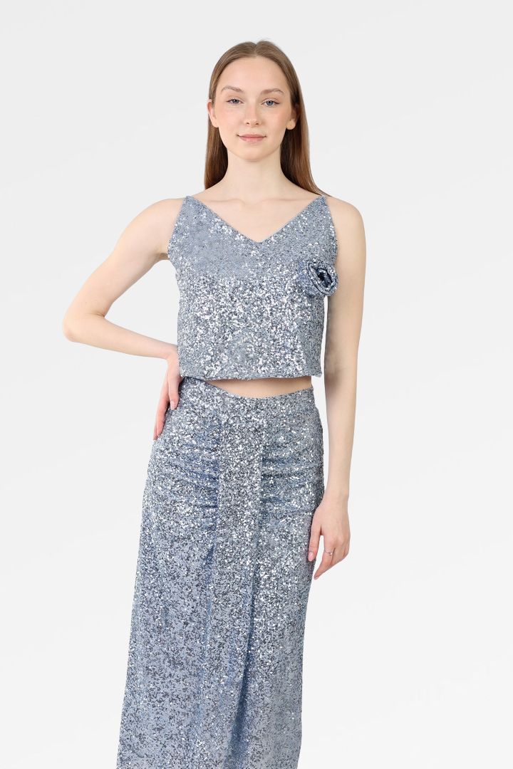 تنورة لامعة مزينة بالخرز