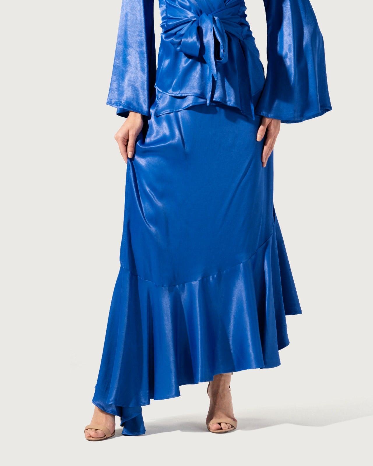 SKIRT SATIN ASYMMETRIC HEM.