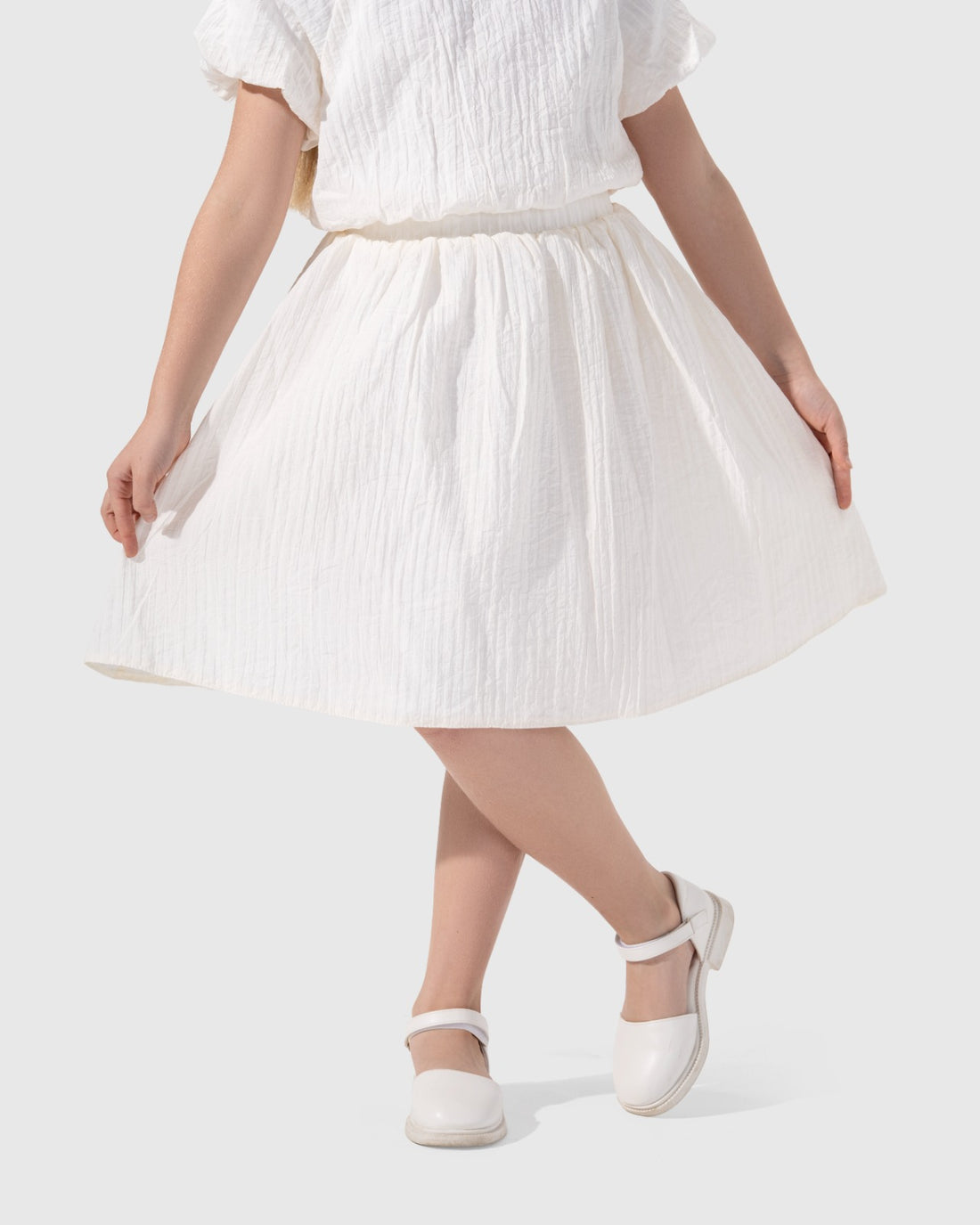 High-waist midi skirt with an elastic waistband and a gathered design