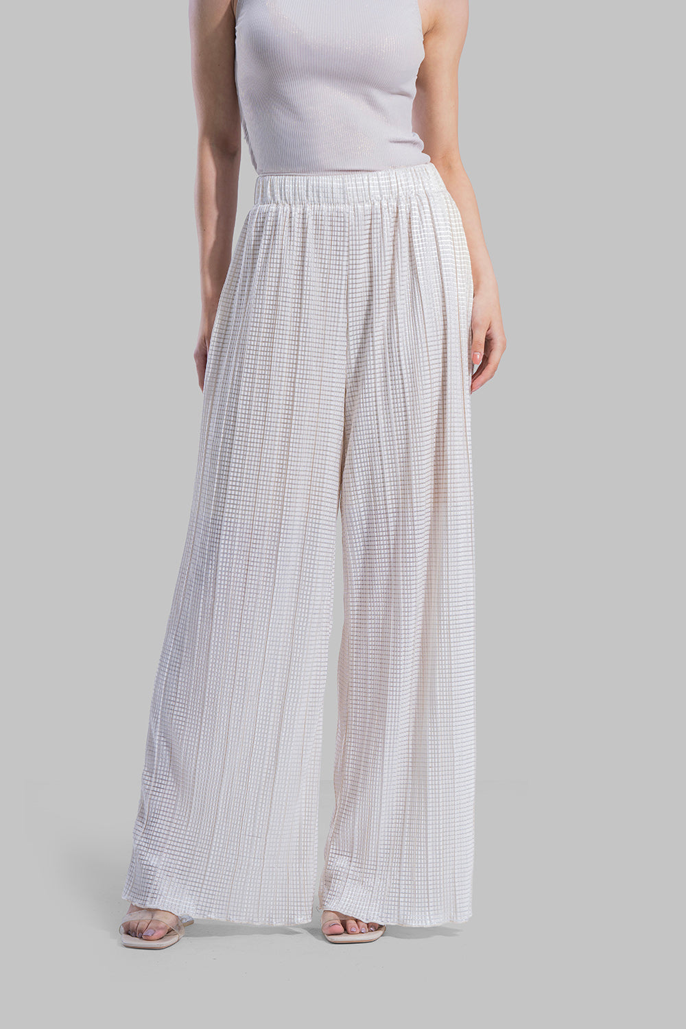 High-waisted wide-leg trousers with an elastic waistband and a textured plissé fabric.