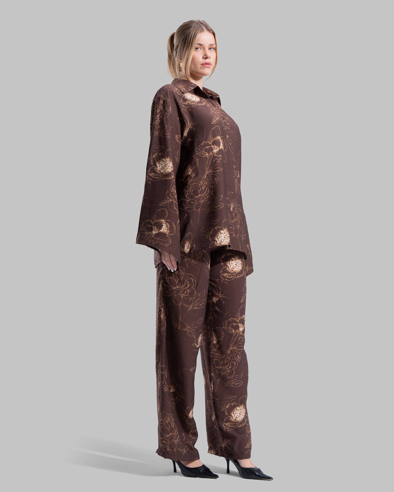 Oversized floral print blouse with a classic collar and long sleeves.