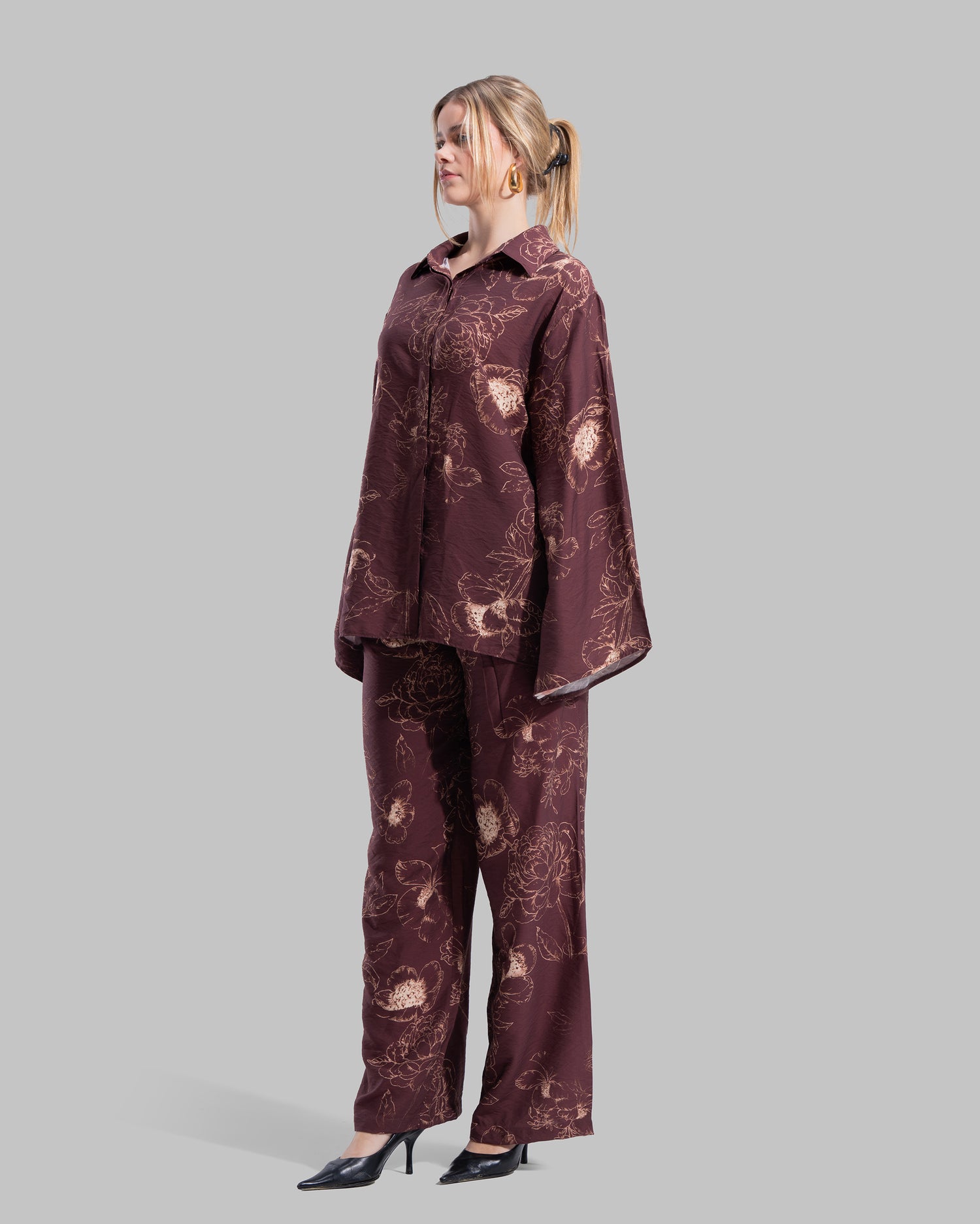 Oversized floral print blouse with a classic collar and long sleeves.