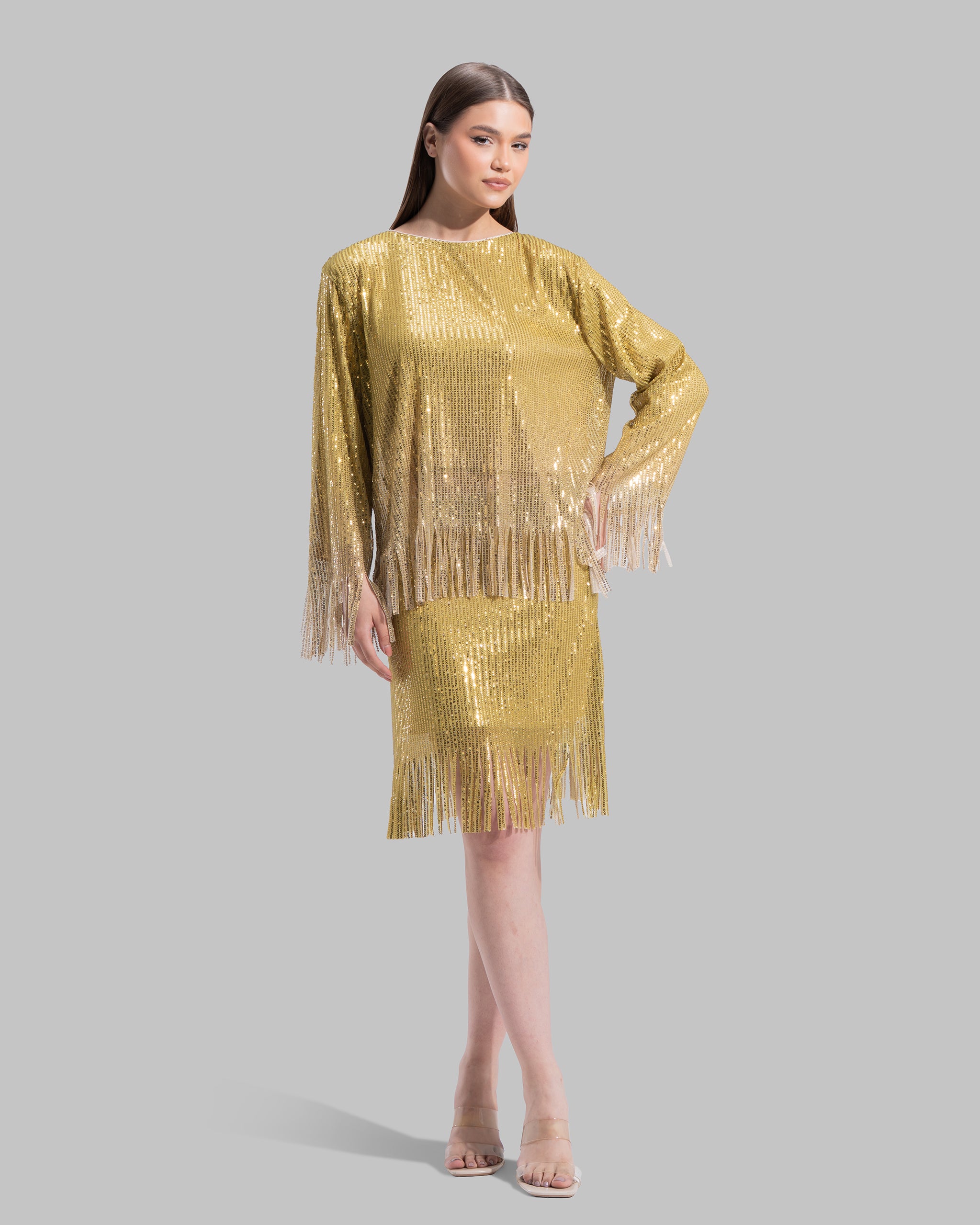 Round neck Blouse with long sleeves.