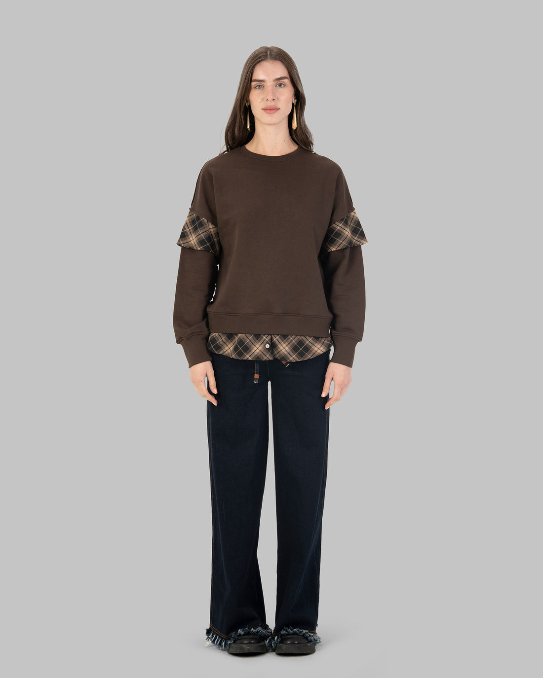 سترة رياضية واسعة.