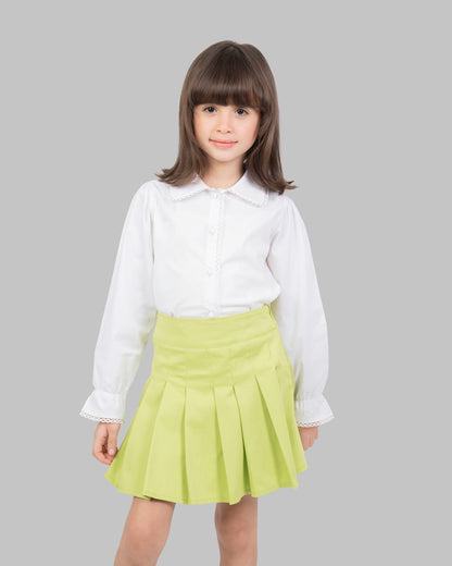 Pleated mini skirt in flashy colors.