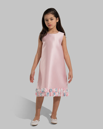 فستان قصير بحافة مزينة بالزهور