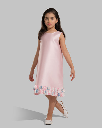 فستان قصير بحافة مزينة بالزهور