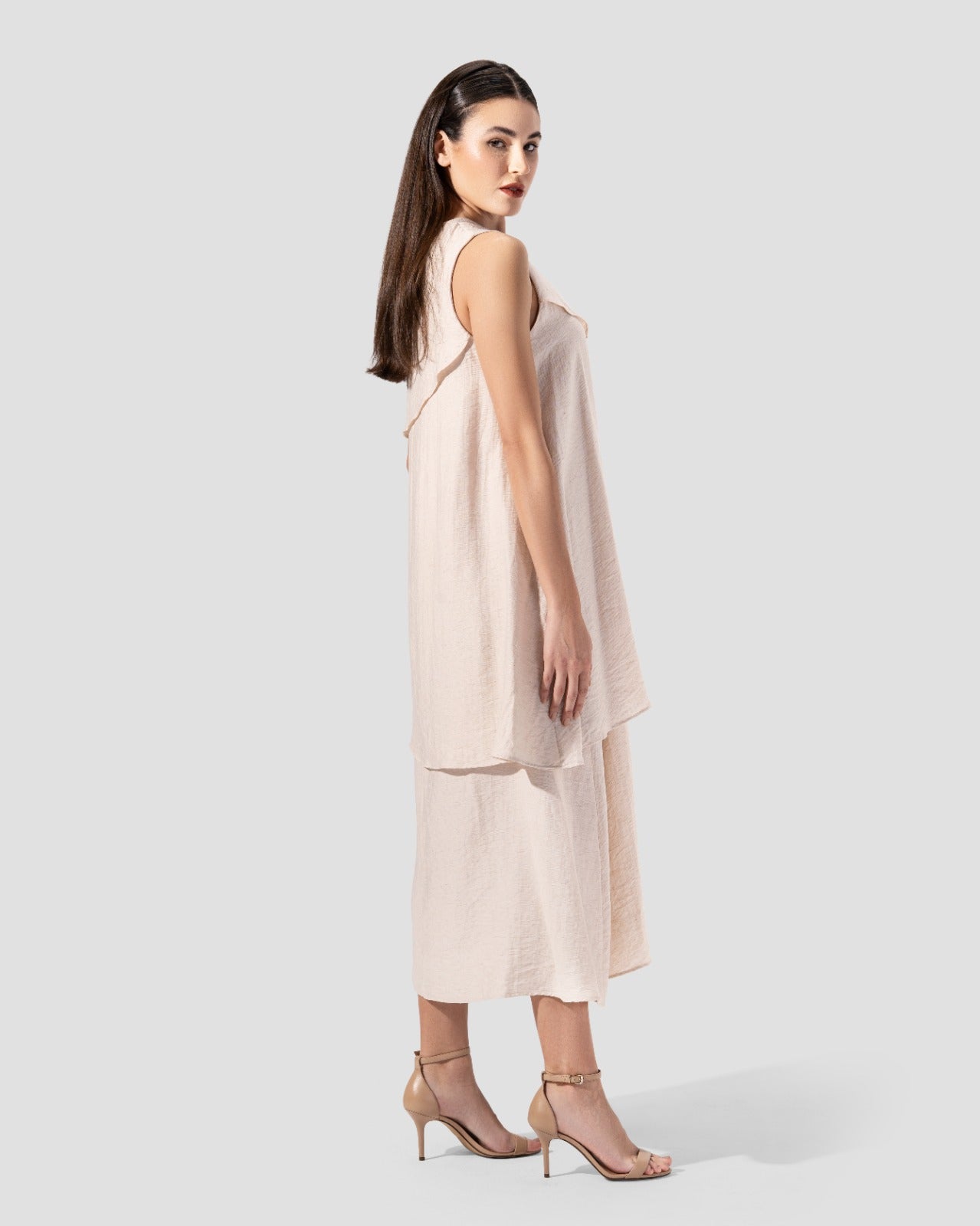 midi dress. round neck and sleeveless with ruffeld hem