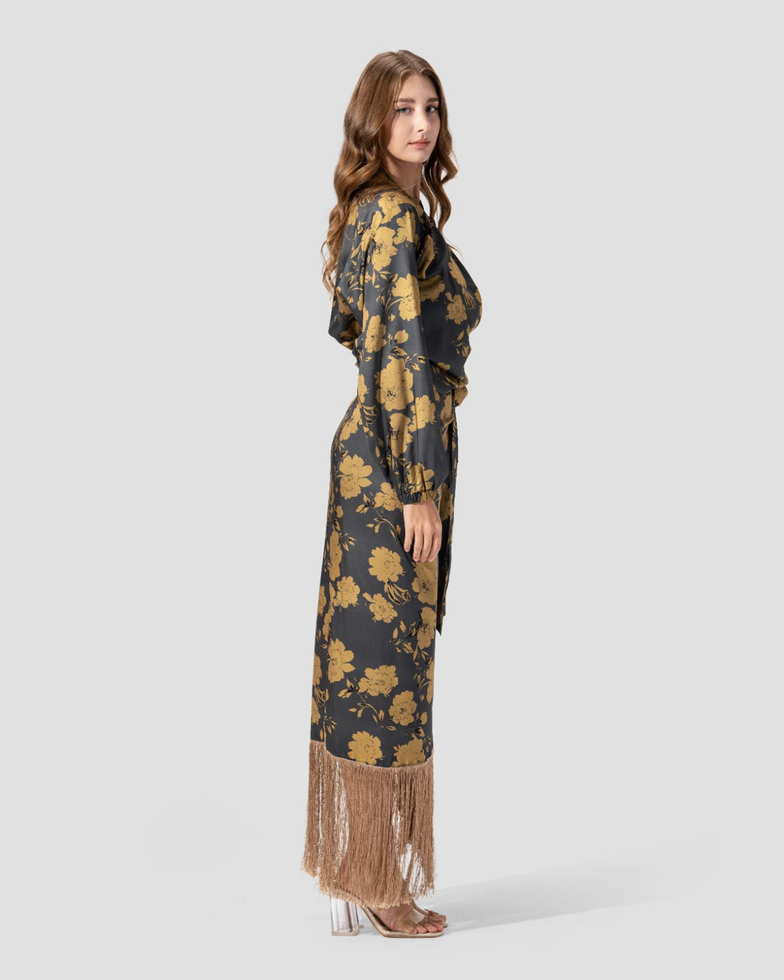 تنورة ملفوفة مطبوعة مع حافة مزينة بالشراشيب