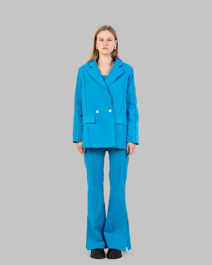 سترة كبيرة الحجم ذات صفين من الأزرار.